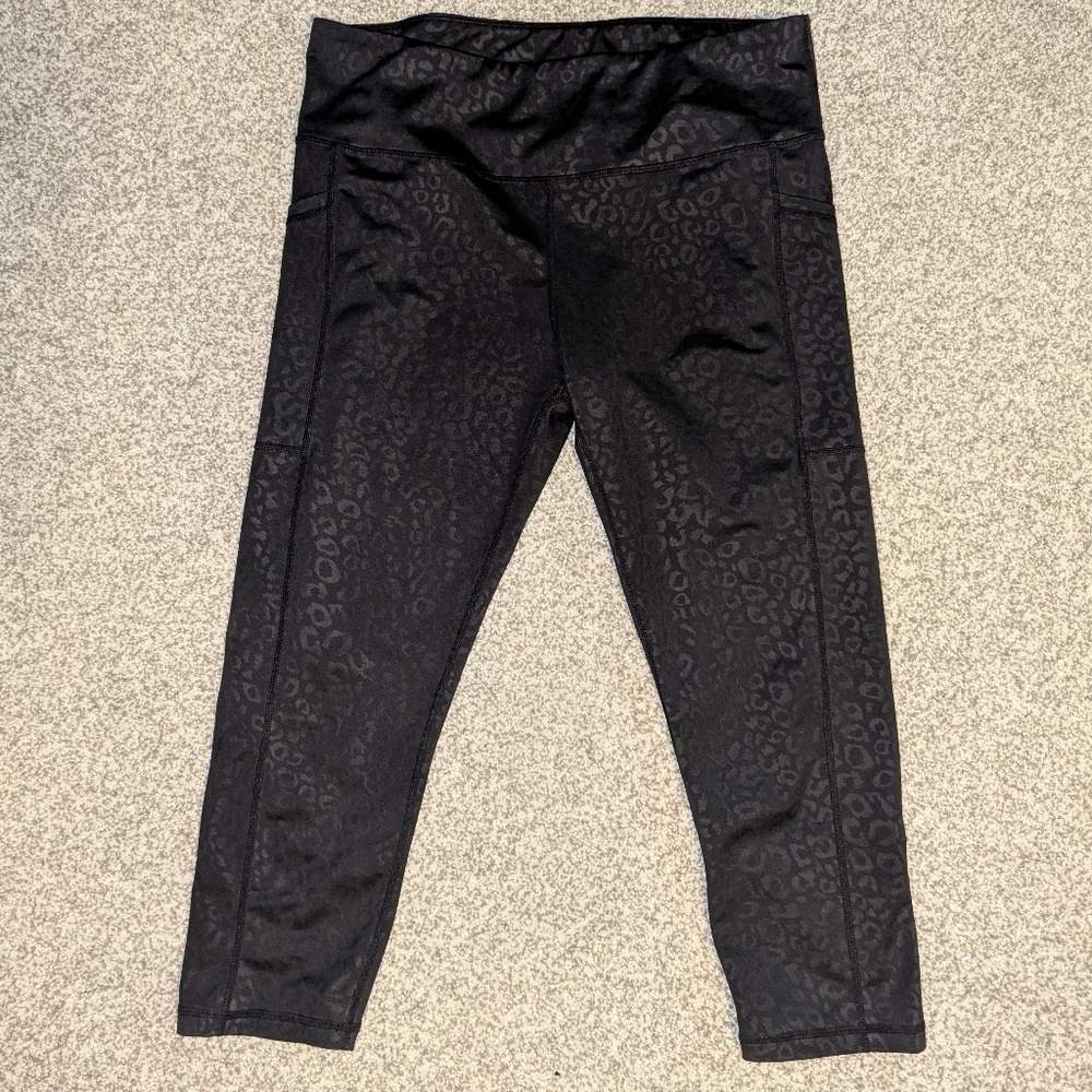 Constantly Varied Gear Black Leopard Capri Leggings XL